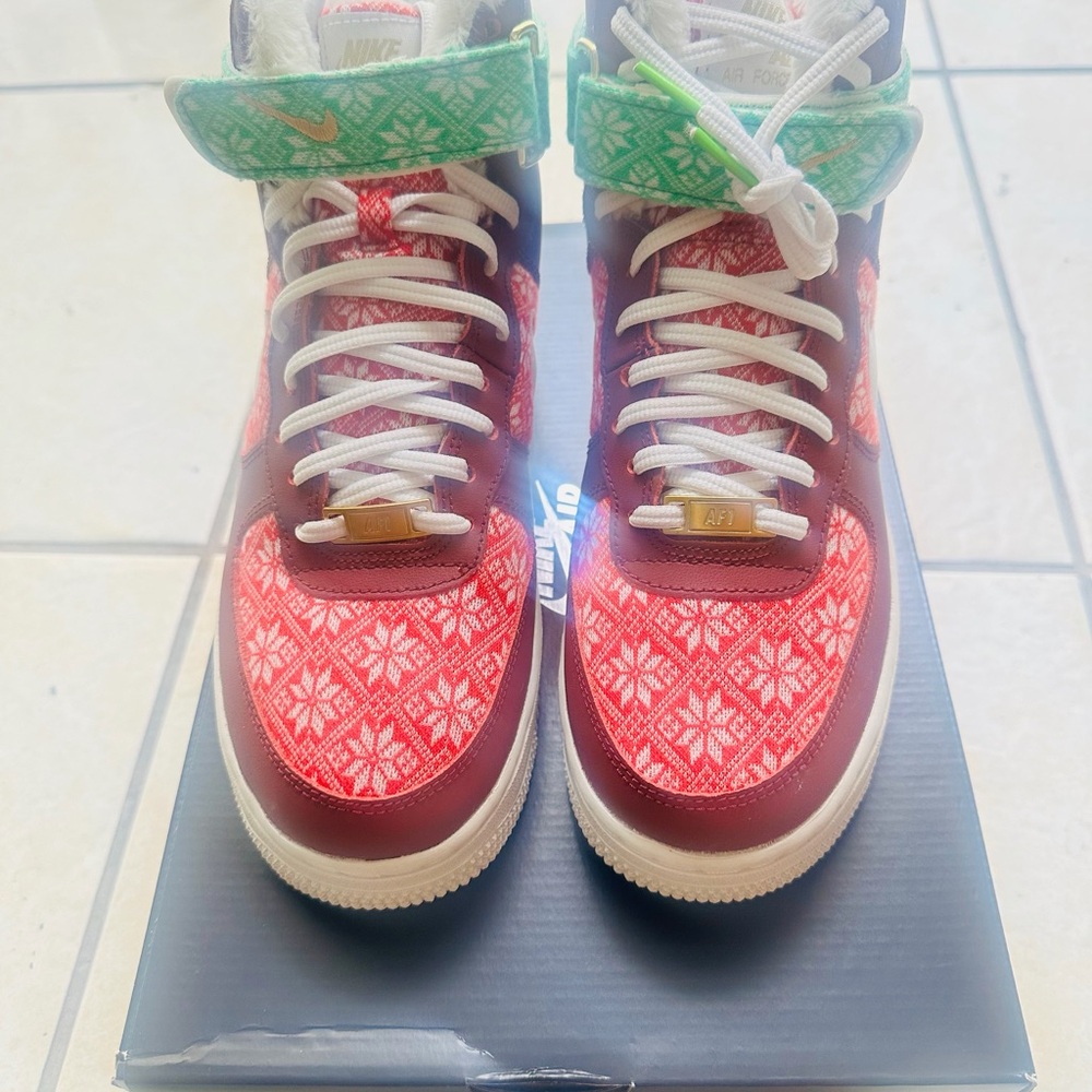 Nike Air Force 1 High
Nordic Christmas (2020) M 7/W 8.5